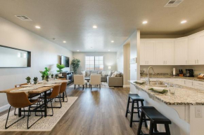 Escondido 1101 Kennedys Hugs Home sleeps 10 guest 3 bedrooms